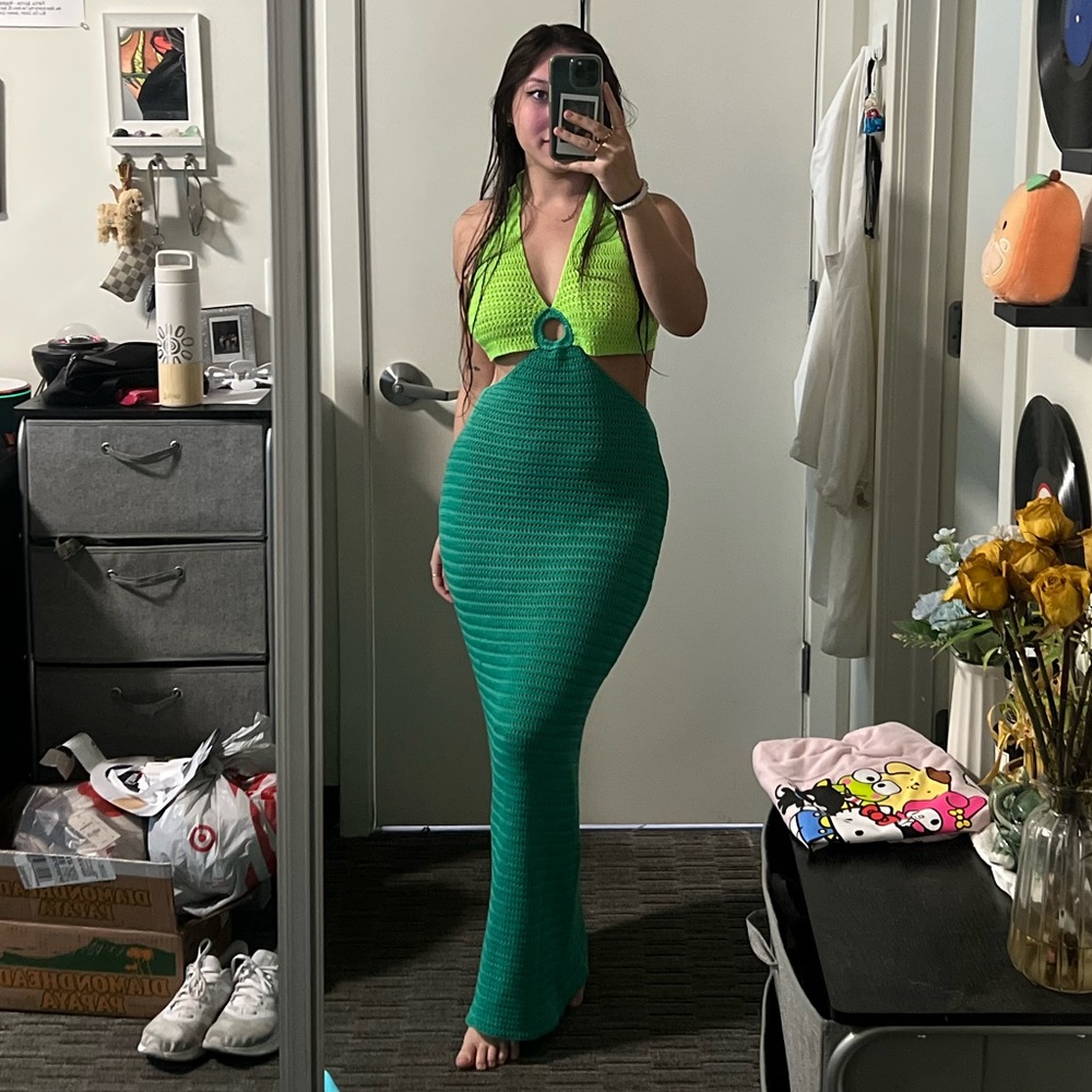 Green O-ring Knitted Cut out Dress - Picture 4 of 8